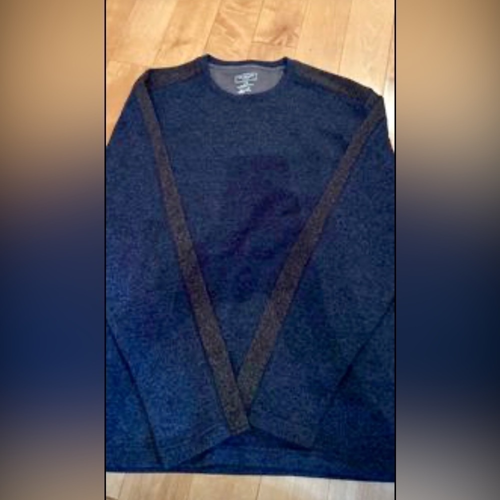 VanHeusen men’s size large two toned crew neck sweater like new